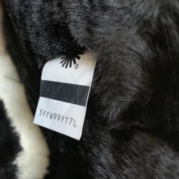 UGG Black Mini Bailey Button II Boots - Picture 8 of 8